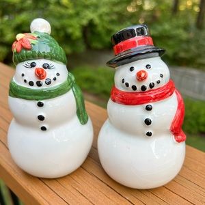2006 Publix Holiday Folk Snowman Salt and Pepper Shakers